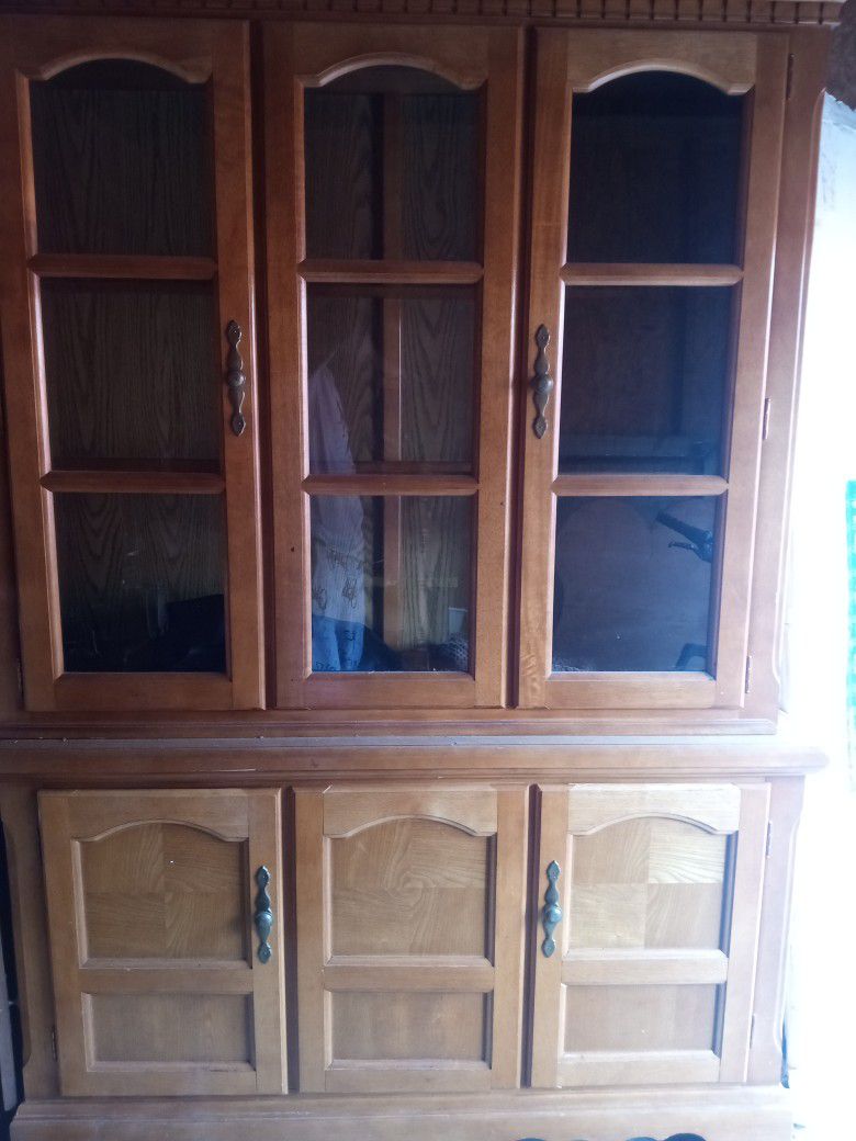 Vintage Detailed Wooden China Cabinet 