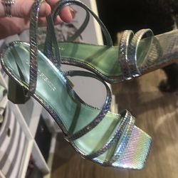 Womens 8 1/2 vibrant marc fisher shoe