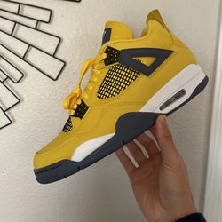 Jordan 4 Lightning