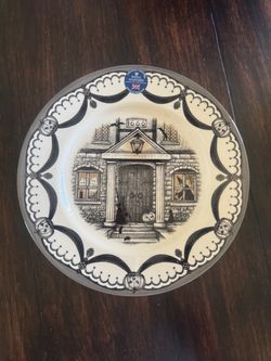 16 Halloween plates and bowls