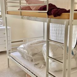 ****Twin Metal Bunk Bed ****