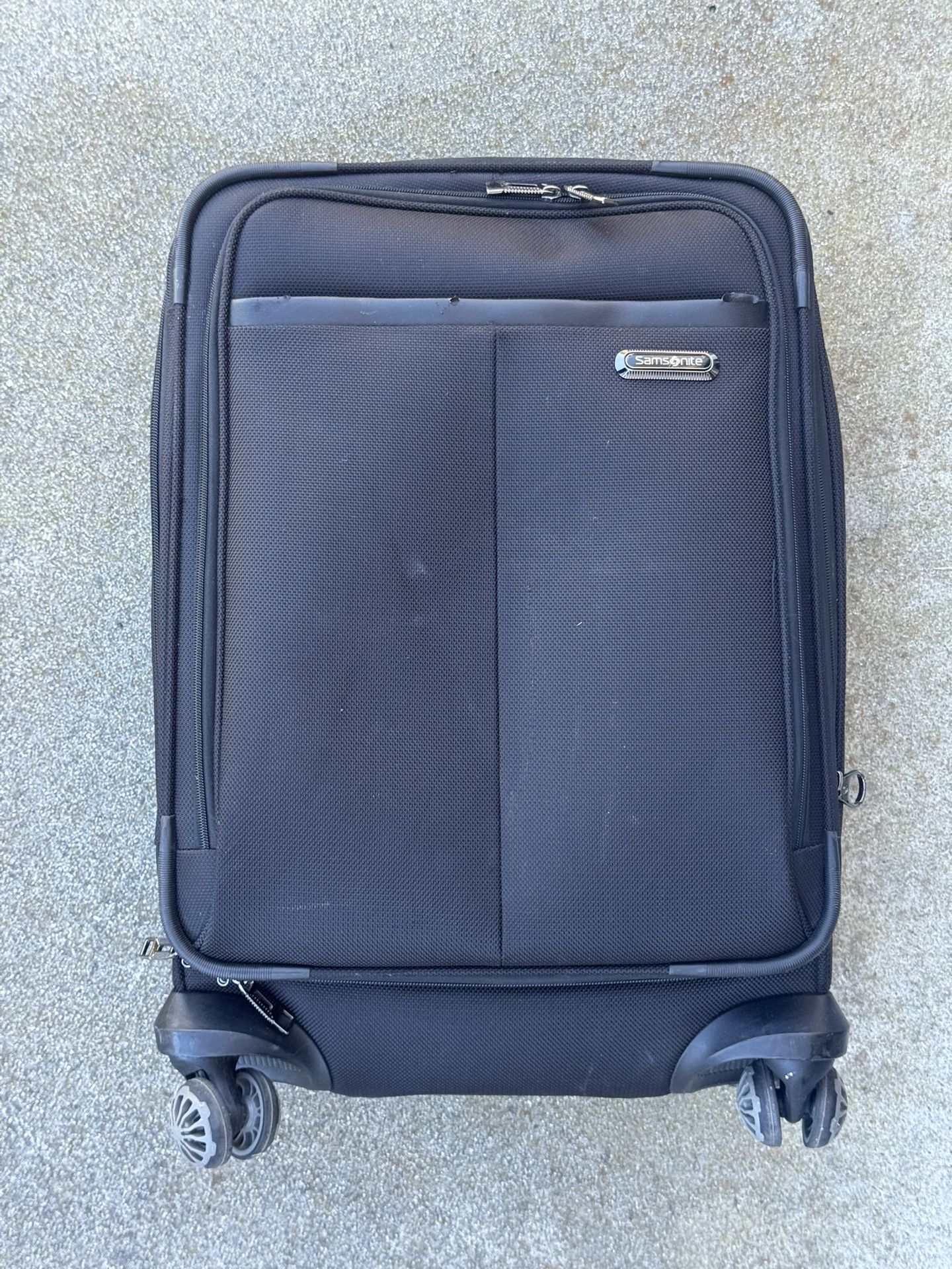 carry-On Luggage/Suitcase