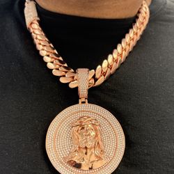 Super heavy and hand polished rose gold Miami Cuban necklace and pendant🌟🌟🌟