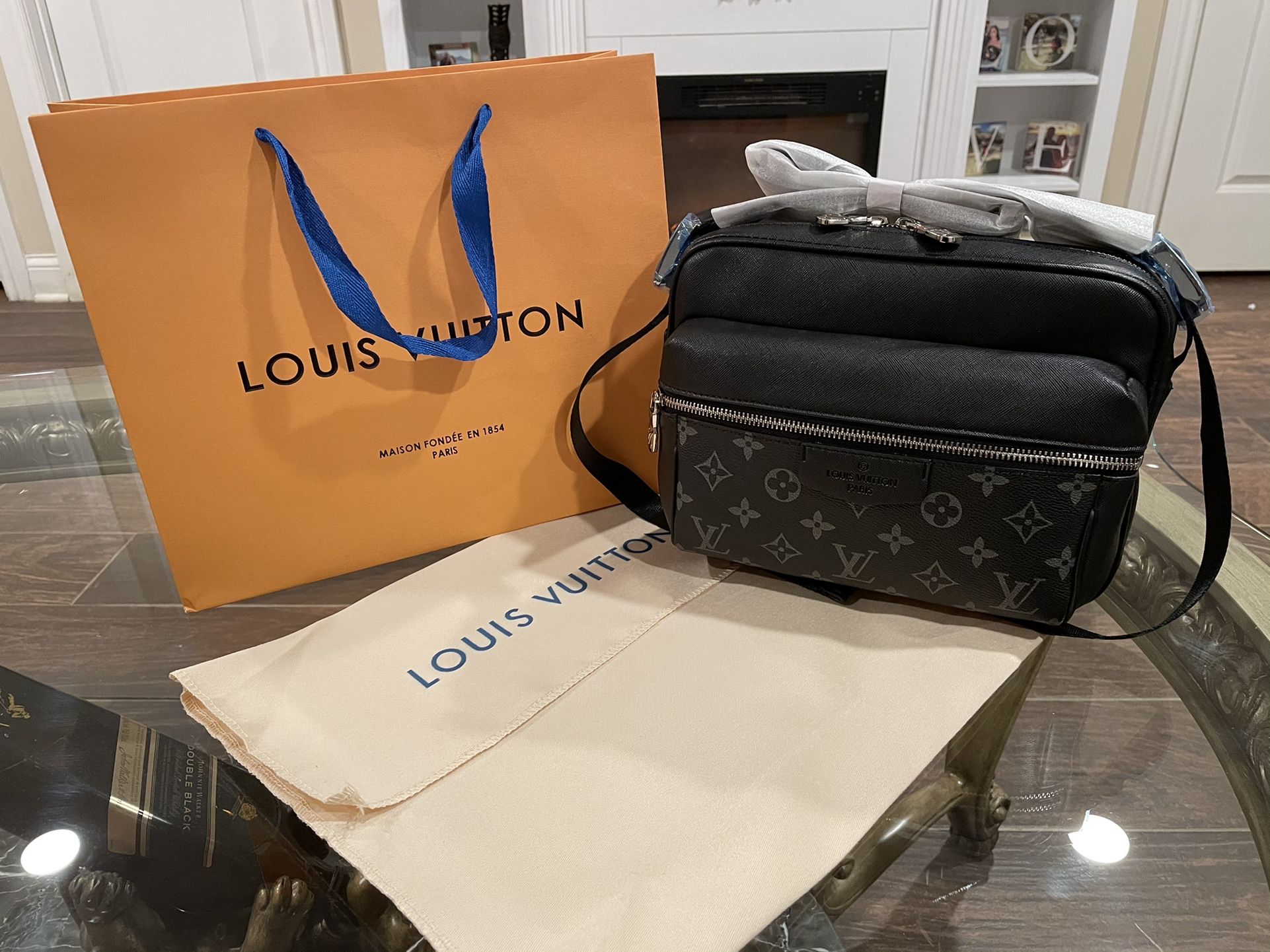 Louis Vuitton Messenger Bag Black