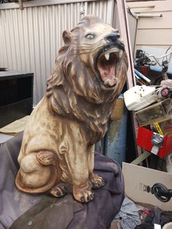 Lion Outdoor Deco
