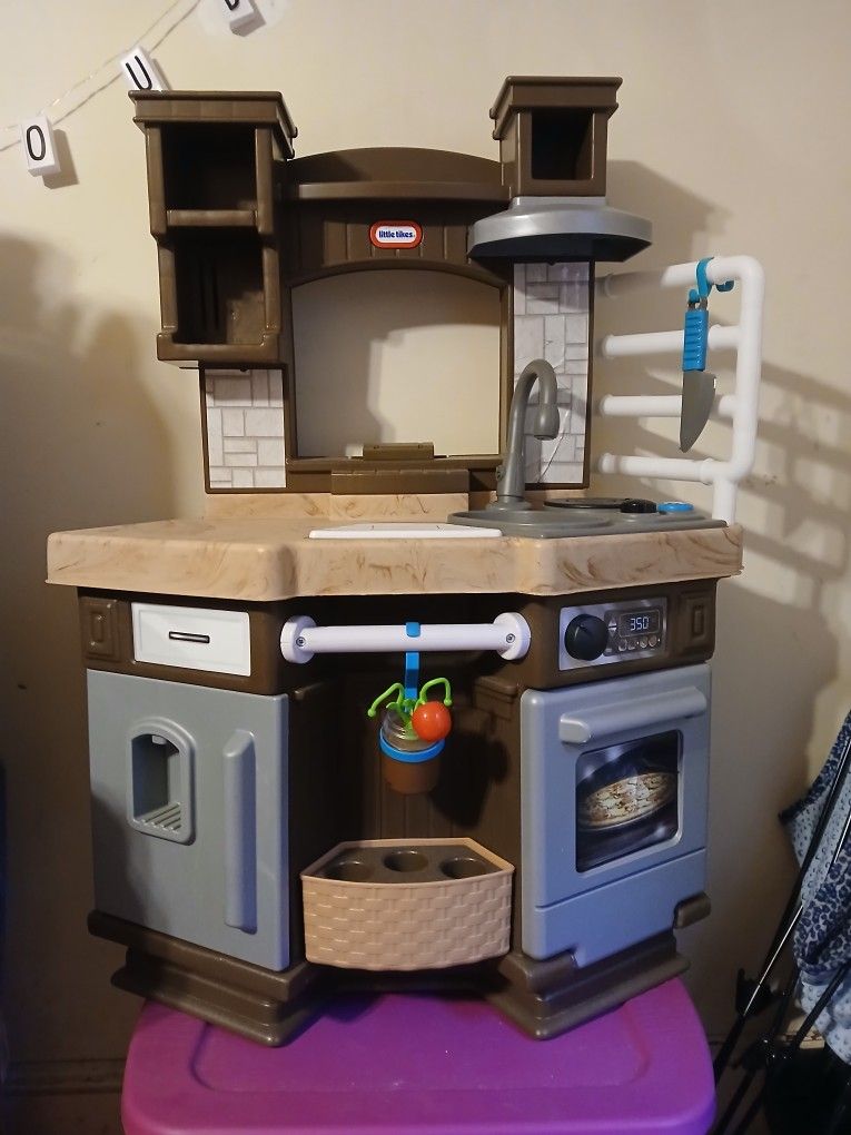 Little Tikes Cook 'n Learn Smart Kitchen