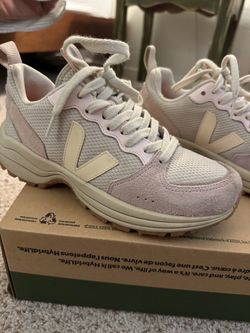 Veja Venturi Sneakers Size 6