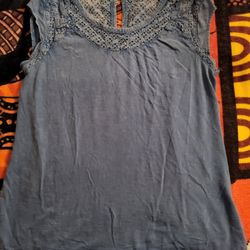 Blue And White Marbled Top Size Medium 