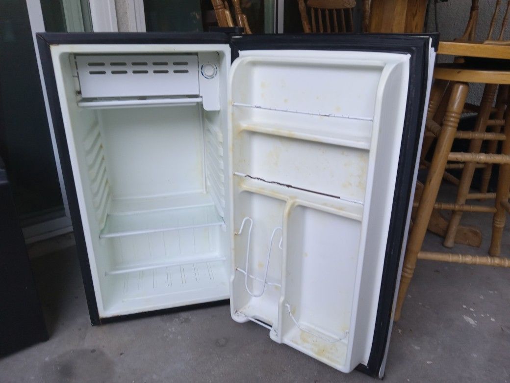Mini fridge
