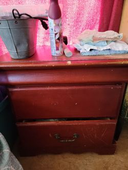 Matching dresser have knobs