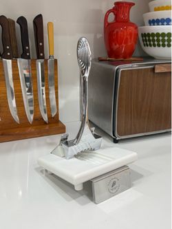 The East Hampton Shucker Oyster Opener