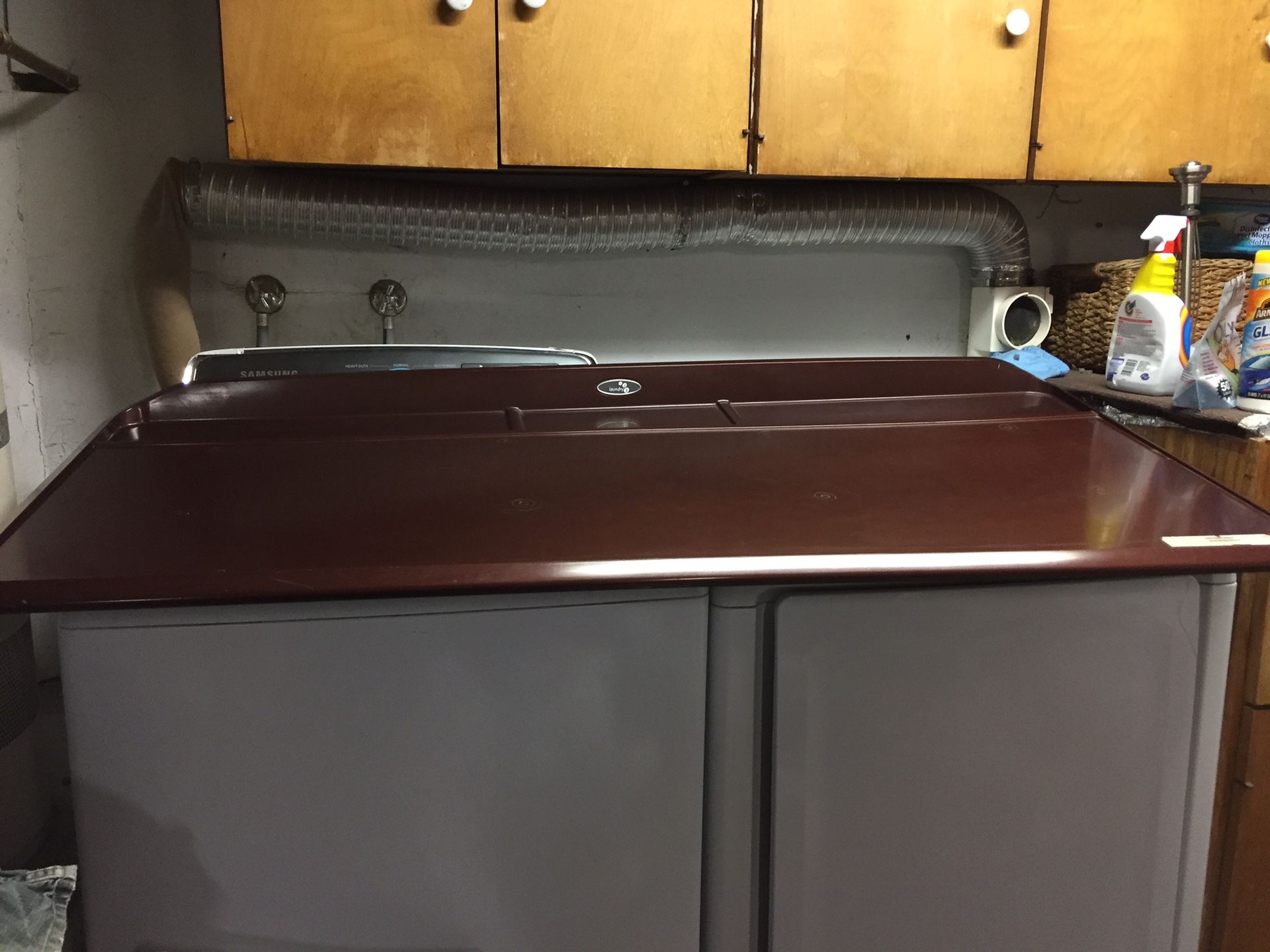 Shelf top to go on top of front load washer and dryer has rubber mat that goes on top of it. .. clothes can be put on it or laundry soap or fabric s