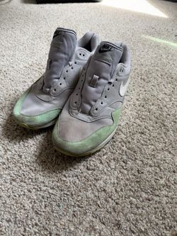 Men’s size 10 Nike Airmaxes