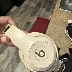 Rose Gold Beats 