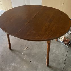 Round oval table