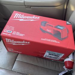 Milwaukee M18 Inflator 