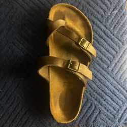 Women’s Size 37 Birkenstocks.  