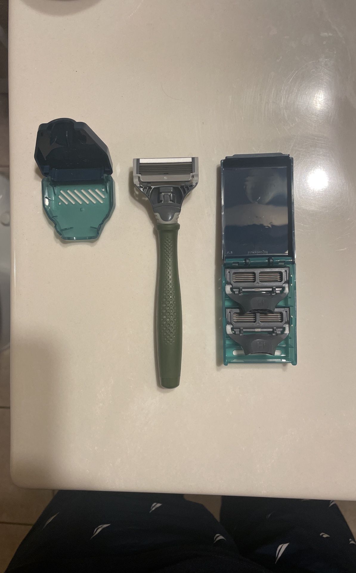 Discontinued Harry’s Razor Army Green ( Like New Condition)
