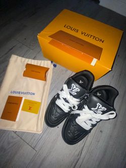 LV TRAINER SNEAKERS SIZE 8