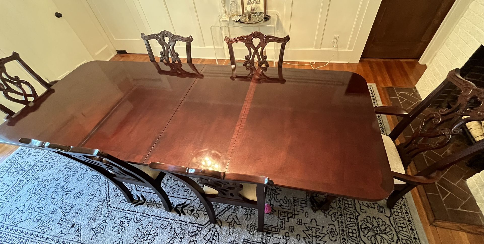 Traditional Mahogany Pedestal Dining room Set