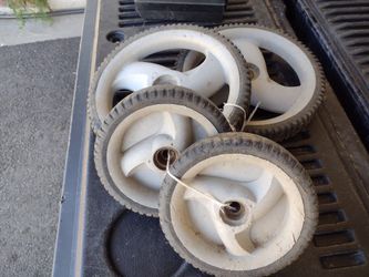 SET LAWNMOWER TIRE'S.   $15.  