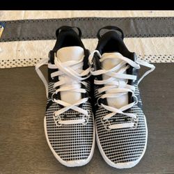 Nike Men's Witness VII HO 22 performance Basketball shoes  US 9 