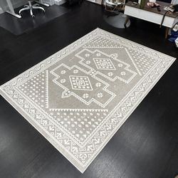 Beige and white geometric 5x7 indoor or outdoor rug 