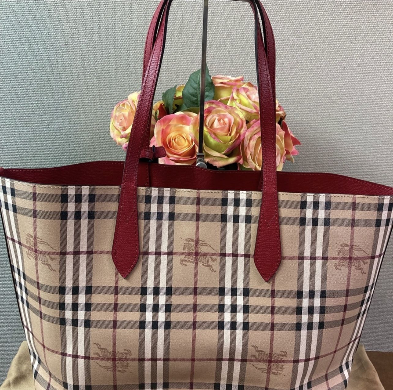 Burberry reversible tote sale sale