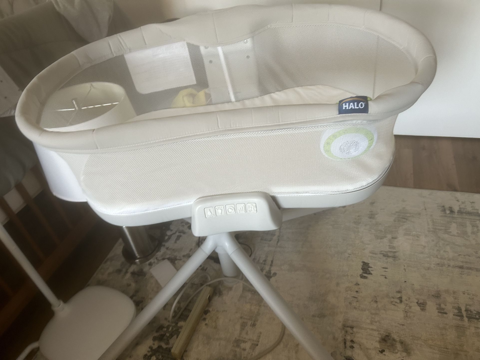 Halo bassiNest Swivel sleeper - Main Image