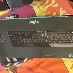 Logitech MK750 Solar Wireless Keyboard + Mouse 