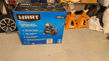 HART 8 Gallon oil-free air compressor