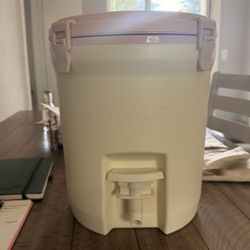 STANLEY Adventure Fast Flow Water Jug 2 Gallon Leakproof Ice Water Dispenser Insulated Beverage Cooler Easy Pour Spigot and Latched Foam Lid BPA-Free 