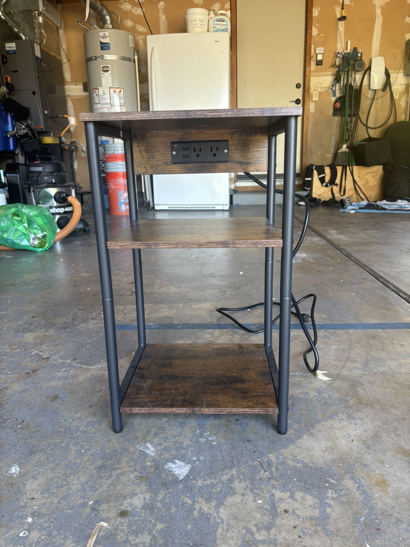 Accent /End Table With Power