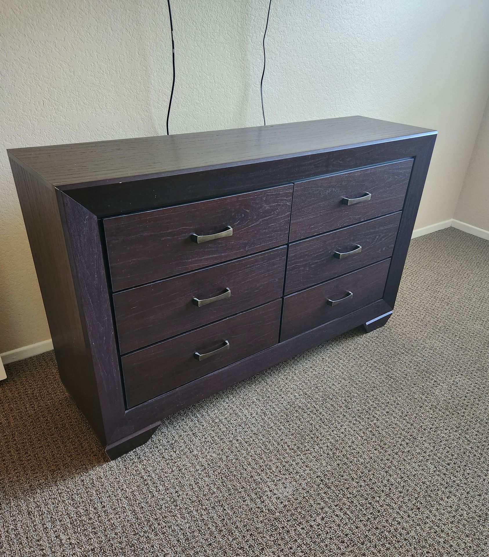 Like new six drawer dresser