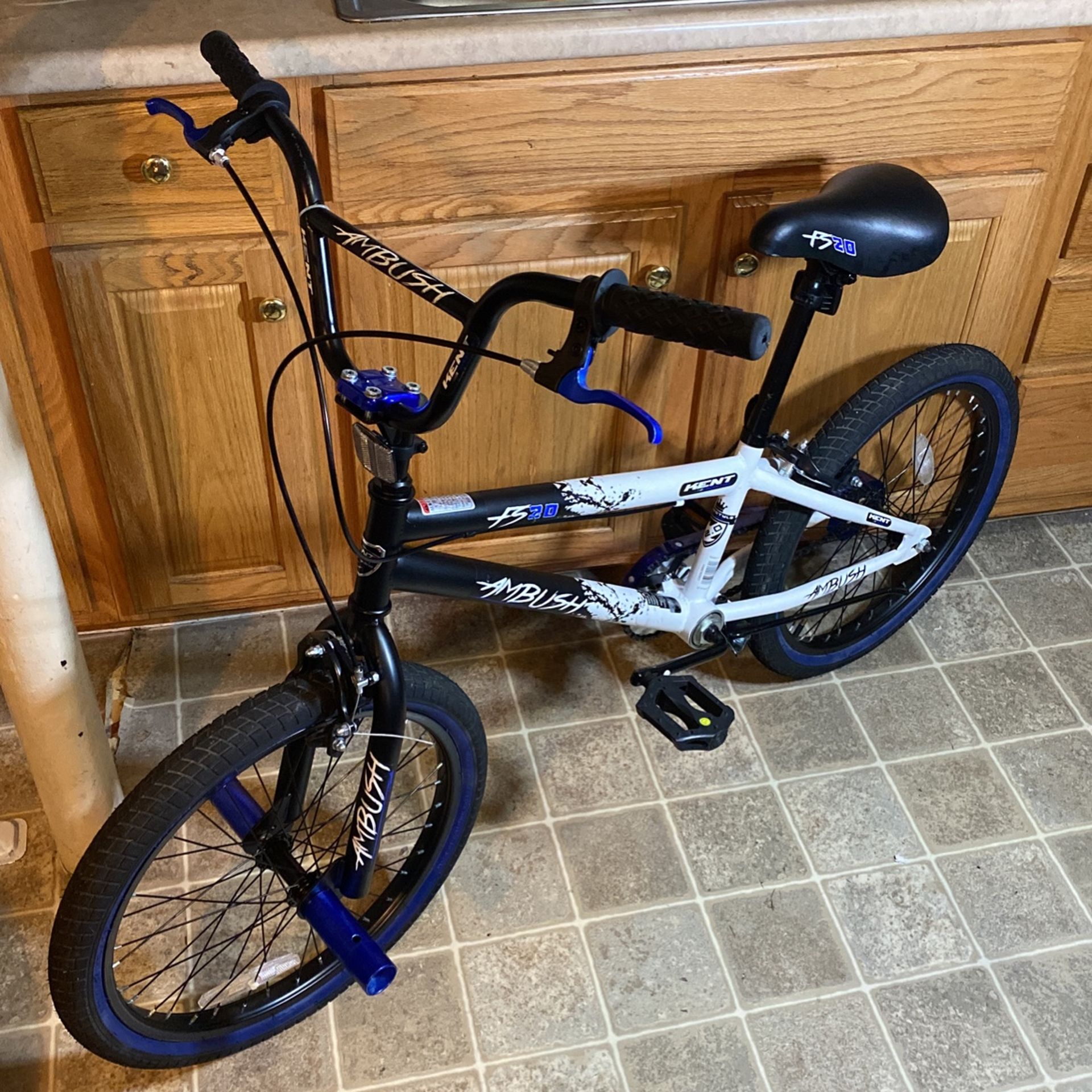 Brand New Kent freestyle Dirt Bike