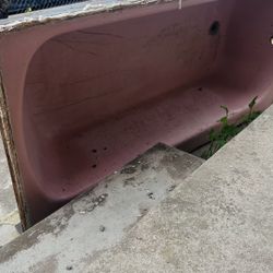 FREE VINTAGE BATHTUB 