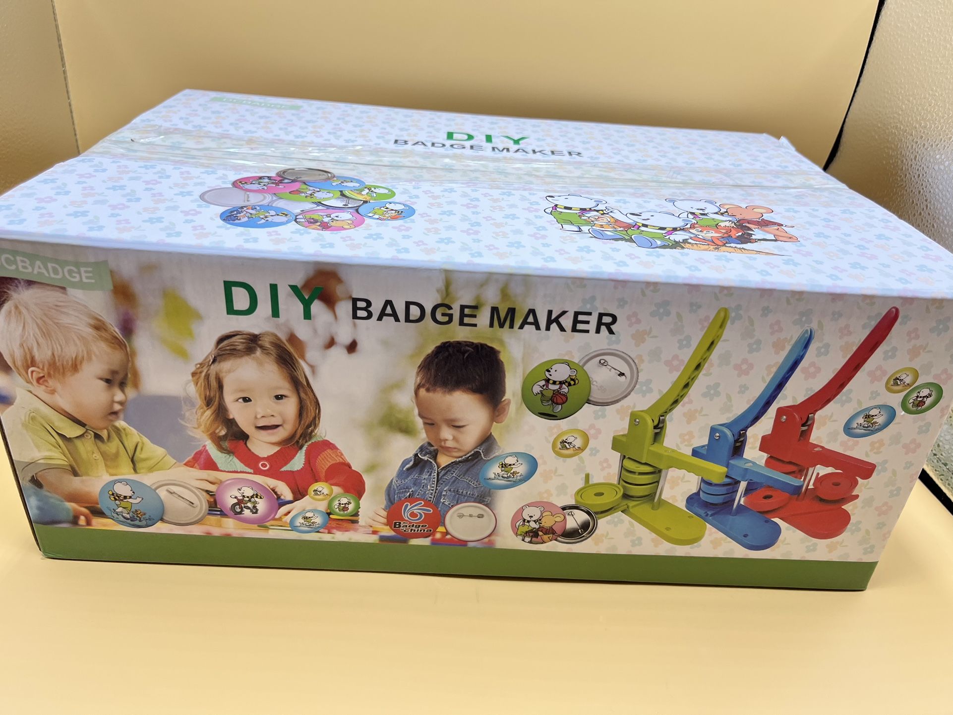 Button/badge Maker Machine