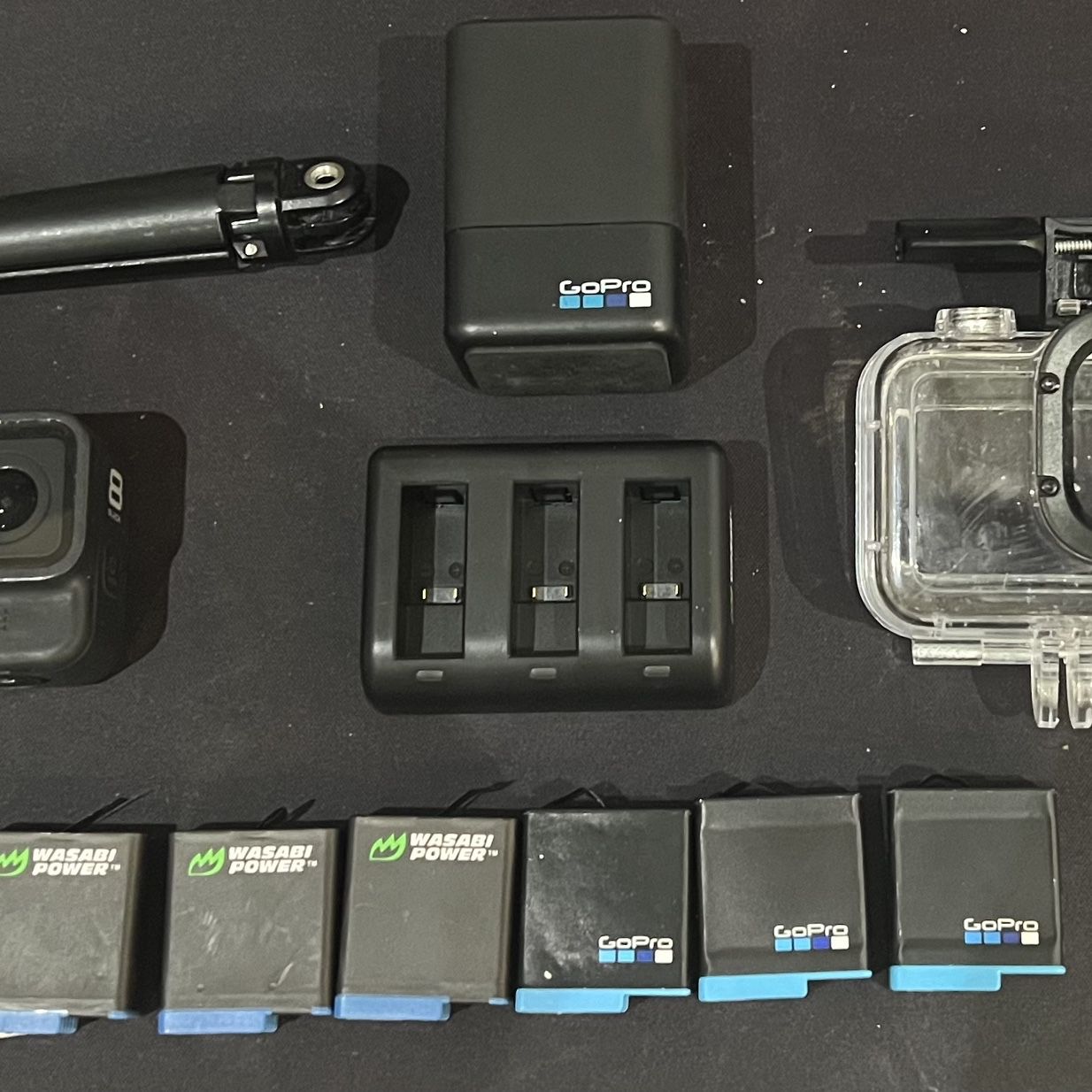 Gopro Hero 8 - 7 Batts w charger & Accessories