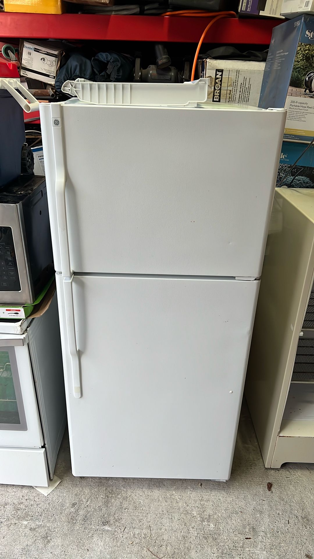 GE Top freezer fridge