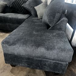 🛋️ 🔥 NEW ARRIVAL! LUXE PLUSH SECTIONAL 🔥 “Soft. Spacious. Stylish.”