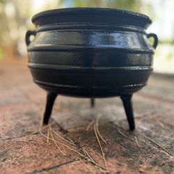 Cast Iron Cauldron (New) - Size 3
