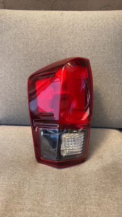 2018-2023 TOYOTA TACOMA LEFT TAIL LIGHT