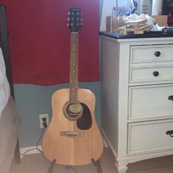 Guitar Like New Comes With A Stand 