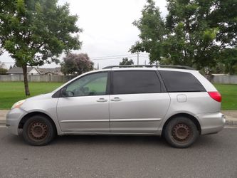 2006 Toyota Sienna Le Minivan / Smog in hand