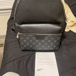LOUIS VUITTON DISCOVERY BACKPACK