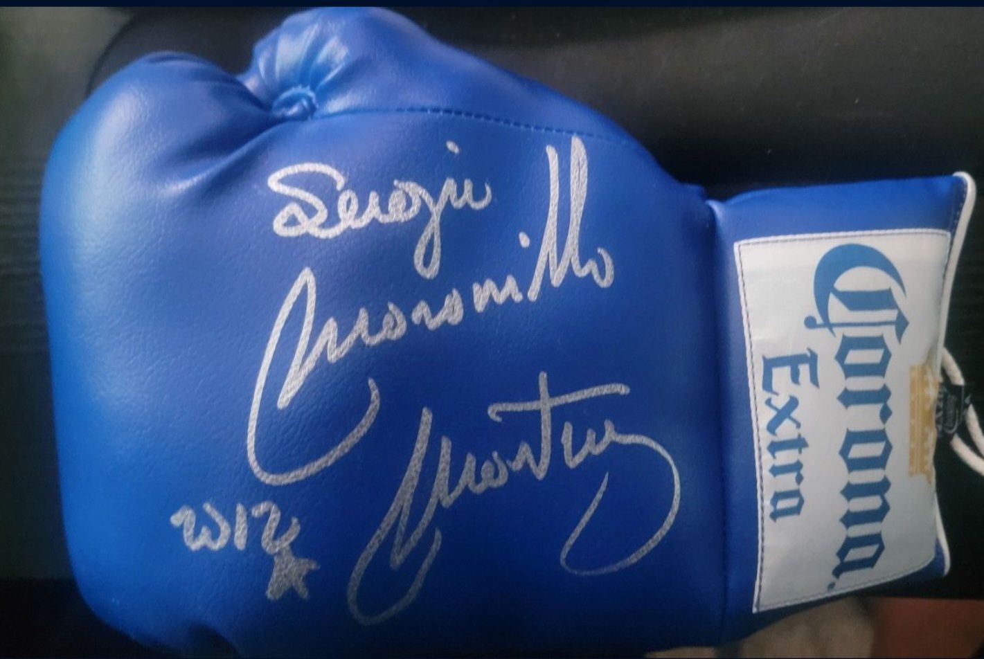 SERGIO "MARAVILLA" MARTINEZ AUTOGRAPHED GLOVE!