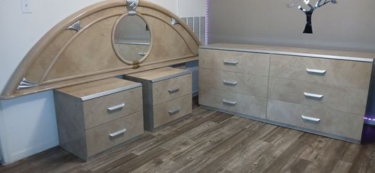 Queen Bedroom Set - Moving Special $289 OBO