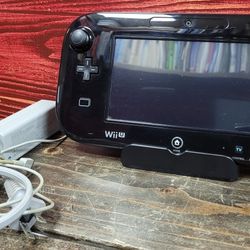 Wii U Controller (WUP-010) w/ Original Stand and Charger