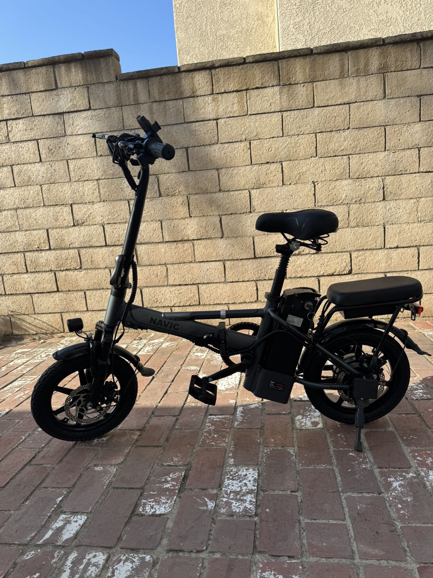 Folding electric bicycle