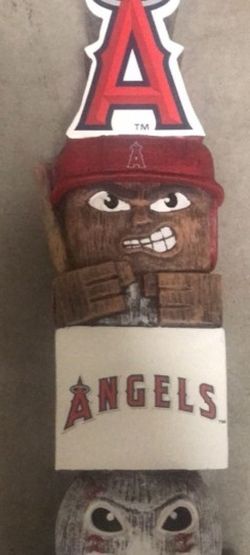 Angels totem statue